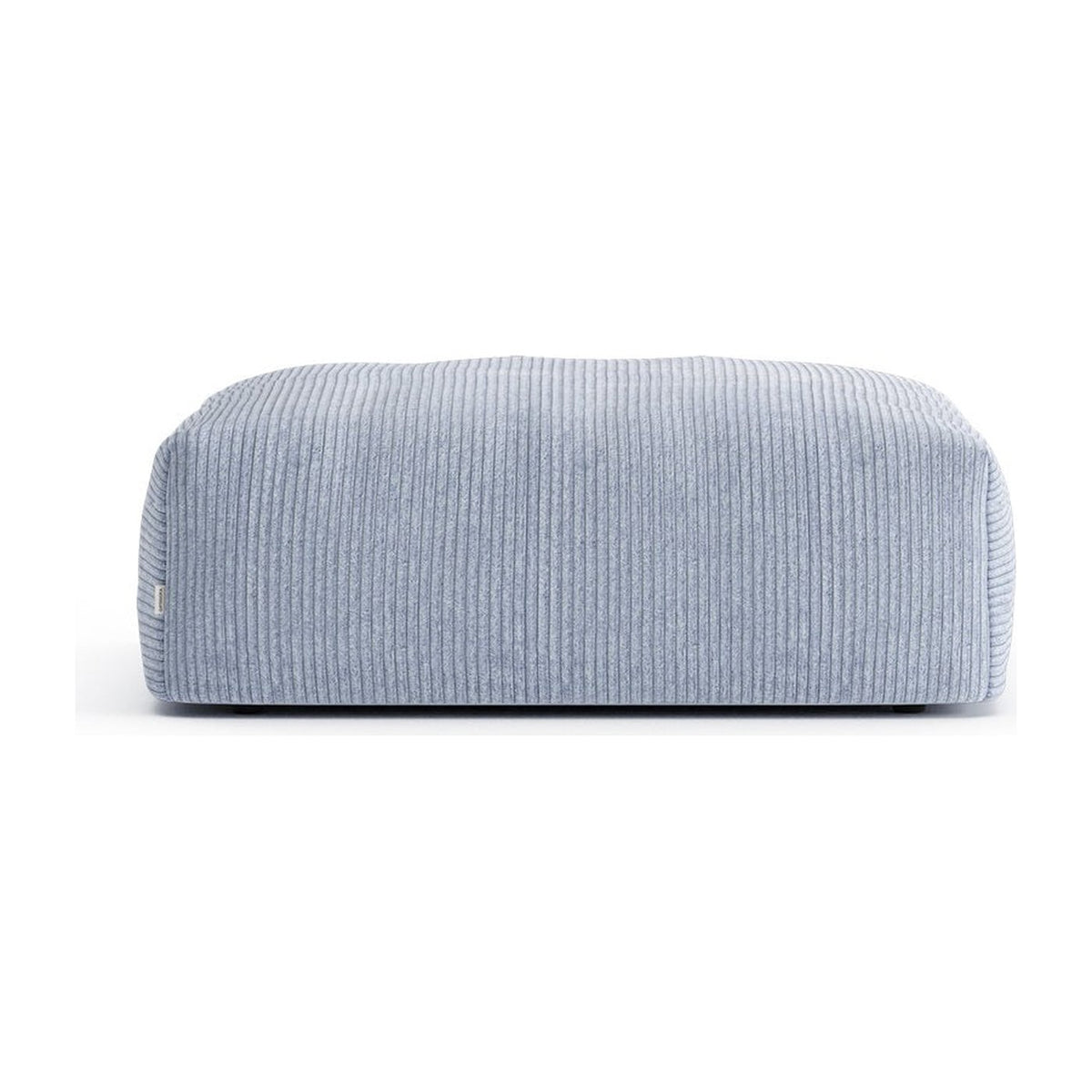 Assise carrée Cloud 106×106, canapé modulable, velours côtelé bleu clair, fond neutre